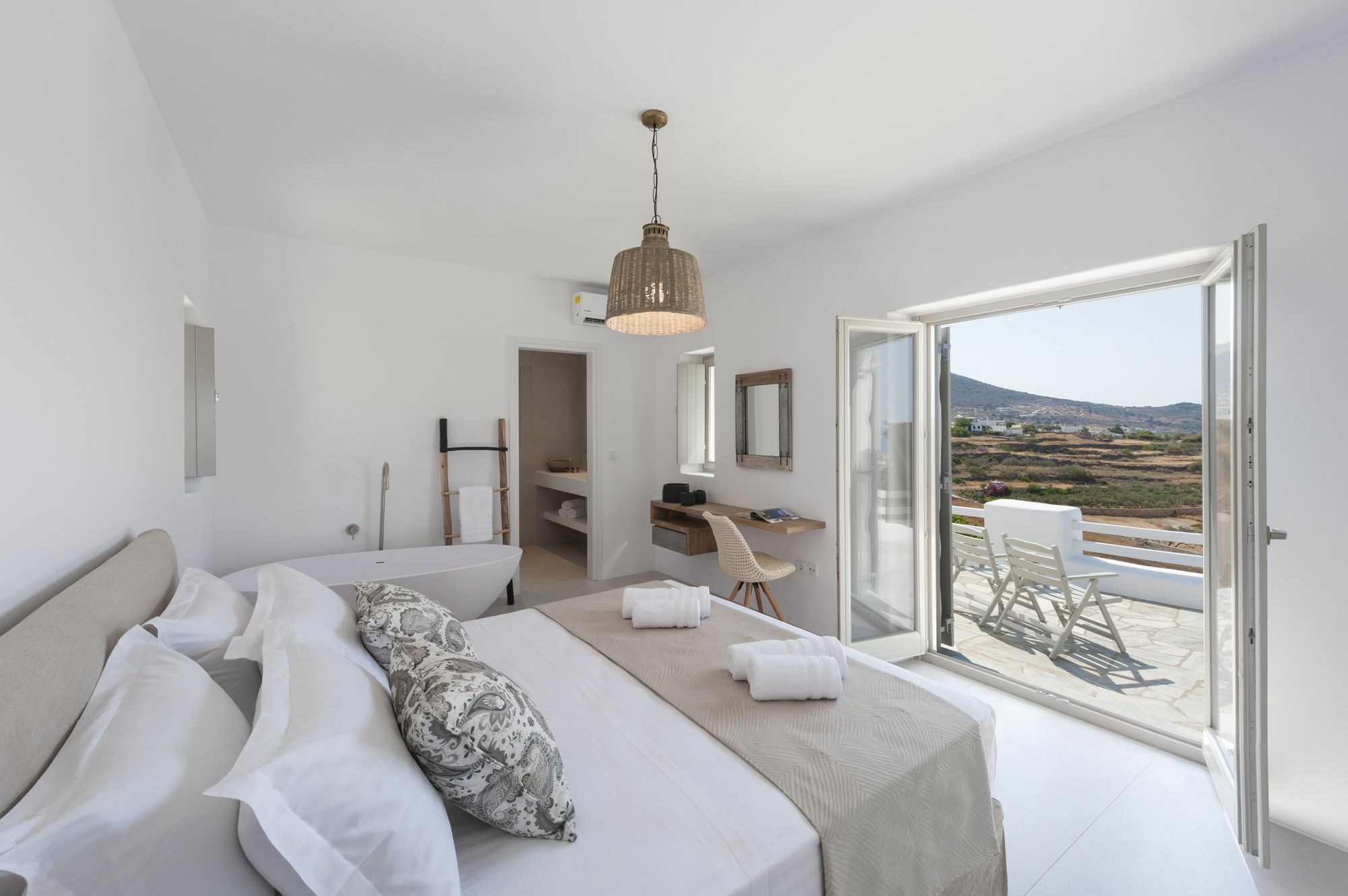 Niriides Luxury Villas อลิกิ ภายนอก รูปภาพ