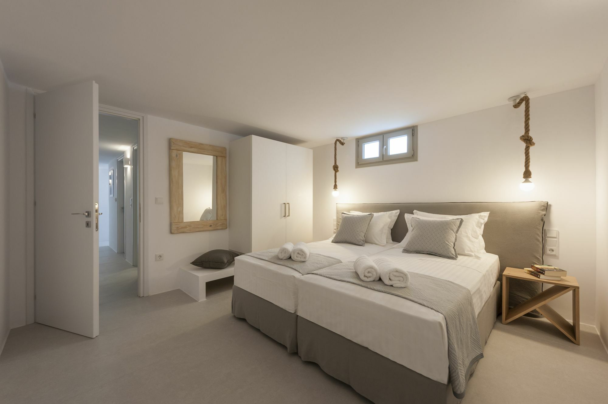 Niriides Luxury Villas อลิกิ ภายนอก รูปภาพ