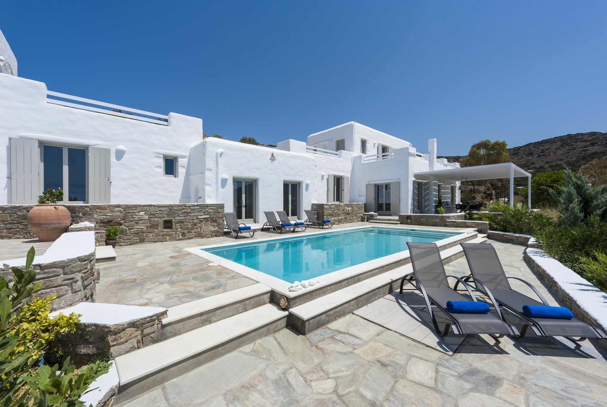 Niriides Luxury Villas อลิกิ ภายนอก รูปภาพ