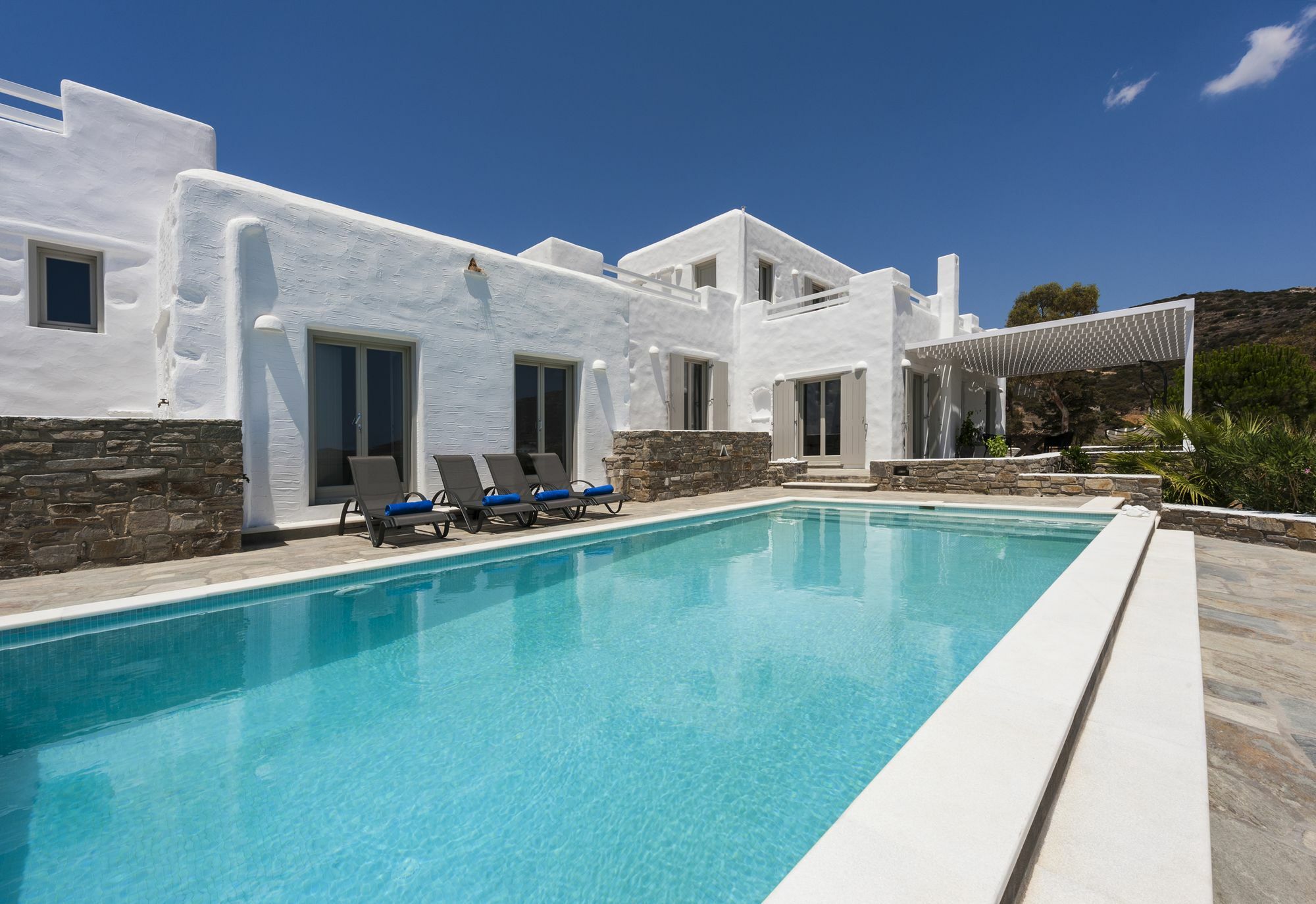 Niriides Luxury Villas อลิกิ ภายนอก รูปภาพ